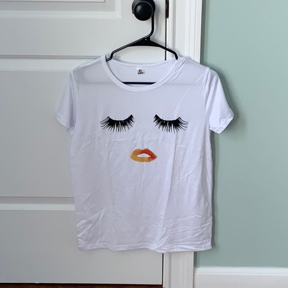 ๐SALE๐ โค๏ธKISS me Iโm pretty graphic t shirt - Picture 3 of 5